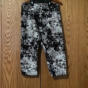 Calvin Klein Capri leggings. Size XL. Black and grey